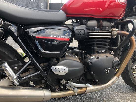 TRIUMPH STREET TWIN 